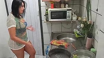 I watch sarah rosa cook sexy macaroni sensually, wearing lingerie, I mean hot.