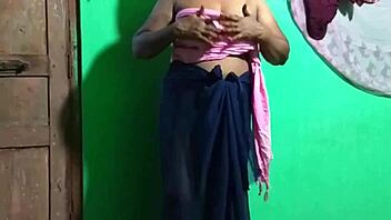 Horny indian teacher aunt mommy lesbian fun 😈