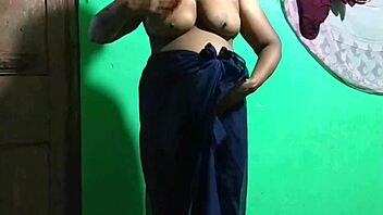 Horny indian teacher aunt mommy lesbian fun 😈