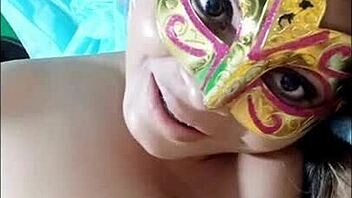 स्टेपफादर, क्या तुम मुझे अपने फ्रेंड्स से जोर से चोदवाना देखना चाहते हो?