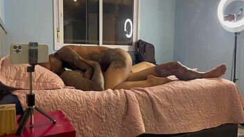 Stram studerende får vild creampie anal knep på airbnb med legetøj og tunge