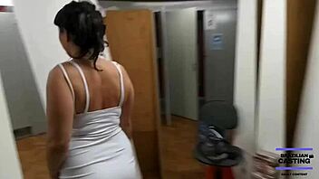 A young girl visits a LAN house for internet and DVD viewing, but ends up engaging in sexual activity with the owner, as shown in a porn video
