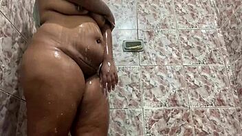 Sexy Girl Twerking Big Ass In Shower