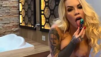 Ravena Hanniely, loira ninfeta, CRAVES anal plug in PINK CUZINHO