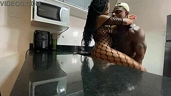 VICKY MENAGE E WILL MASTRO - ELE ME COMEU GOSTOSO COM SEU PAU GRANDE SEXO HARD!