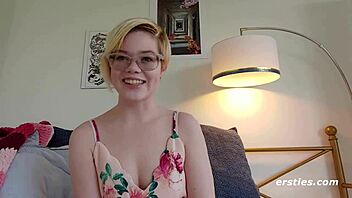 Pearl Masturbates with Butt Plug Inserted 😍