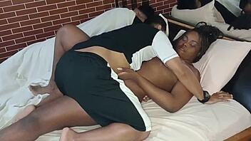 quase meu marido me pegou dando pro vizinho