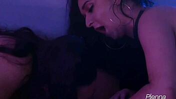 A vizinha recalcada, police called over moans with girlfriend!