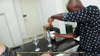 Italia entre vinhos e paixoes um cuzinho. Tanned latina riding big ass with natural tits.