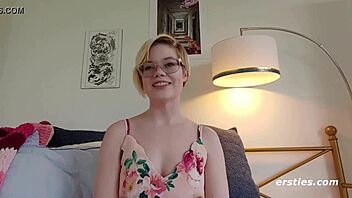 Pearl Masturbates with Butt Plug Inserted 😍