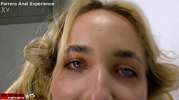 Γαλλίδα έφηβη 18+ Cloe, 19, πίσω για έντονο αναλ στην Ιταλία