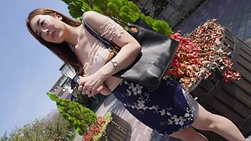 くそ、不倫妻の七瀬いおり、ワイルドなグループフェラで大きく広げる！