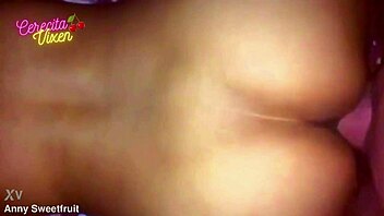 Cerecita狐狸精在丈夫旁边睡觉时被后入钻孔