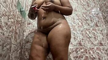 Amateur girl twerks in the bathroom for your viewing pleasure