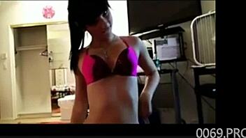 i am girlfriends on bed gettin fuck and blowjob