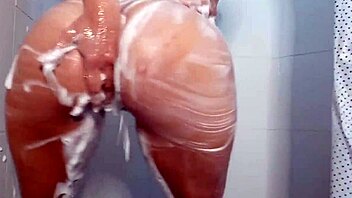 i'm masturbatin' in the bath with my big tits.