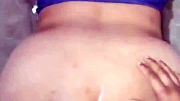 Un Rapidito Antes De Dormir With Natural Tits