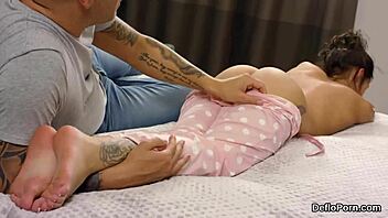 Passionate teen spreads her legs and experiences defloration