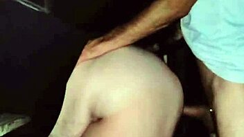 Am futut un străin în public în vacanță în timp ce prietenul meu se uita