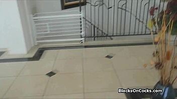 แฟนสาวผิวดำดูดควยวันครบรอบในชุดเซ็กซี่