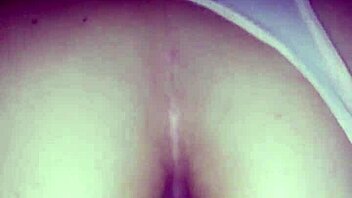 امرأة متزوجة من تشياباس في تونغ أبيض أثناء لقاء الحجر الصحي