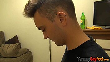 kinky gay stud sucks cock 😏