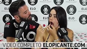 Pequitas muestra su pasión por el sexo oral