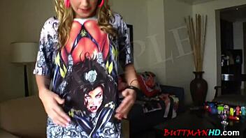 i love watching susie clove spread her sexy ass and pussy