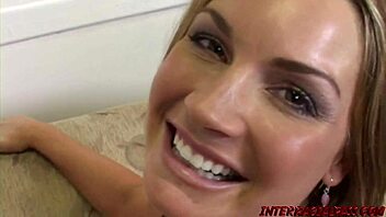 Flower Tucci in intense performance