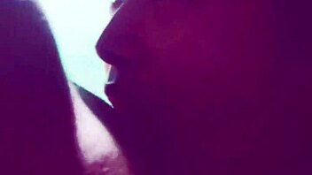 Dia pengen dapat oral enak