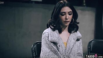 סשן טיפול משוגע מתפוצץ לאורגיה פרועה עם טין 18+ ומילף