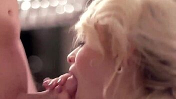 Artistic CFNM Blowjob Experience!