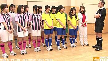 Eh, cewek tim Jepang, kayaknya belajar hal seksi dari pelatih, tahu kan?