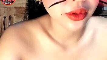 Khoe vòng một quả khứu gợi cảm!