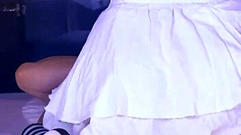 La colegiala de personalidad fuerte y cuerpo esculpido disfrutó de una noche de pasión y lujuria con su amante en el jacuzzi de su apartamento