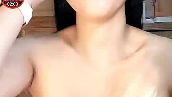 Khoe vòng một quả khứu gợi cảm!