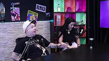 Ela é Bi, Tem Fetiche de DP Anal e Três Paus na Buceta?