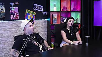 Ela é Bi, Tem Fetiche de DP Anal e Três Paus na Buceta?