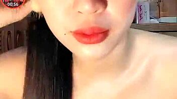 Khoe vòng một quả khứu gợi cảm!