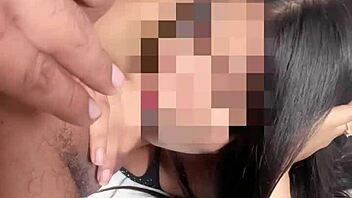 esta pequeña sabe cómo usar su boca para blowjob con teen 18+