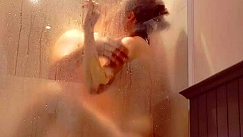 vợ ẹp bị ịt trong phòng tắm cumshot cum in mouth