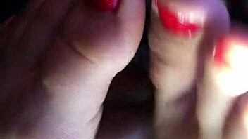 Friend gives footjob in car 😏