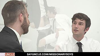 Elder Daddy Fucks Cute Twink In Bareback Anal