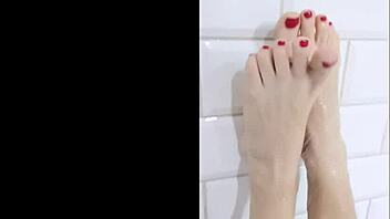 Is this Polish wife posing naked in the bath for Instagram?