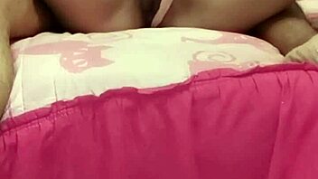 Me masturba con su mano y luego uso vibrador homemade latina ass