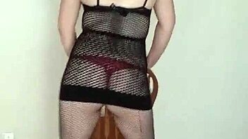 Bellakas seductive striptease in USA