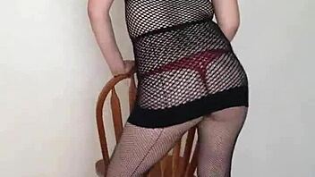 Bellakas seductive striptease in USA