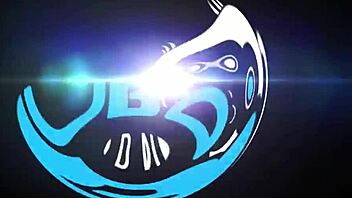 Kendra in Lauren ližeta velik tič z mokrimi jeziki