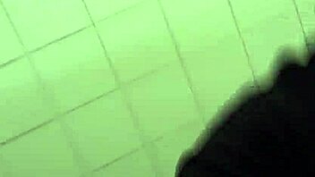 SAFADEZA NO BANHEIRO DA ACADEMIA COM MACHOS