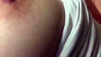 تيتوناس صدر كبير يرتد بينما تُضرب في المفهوم، أوبس